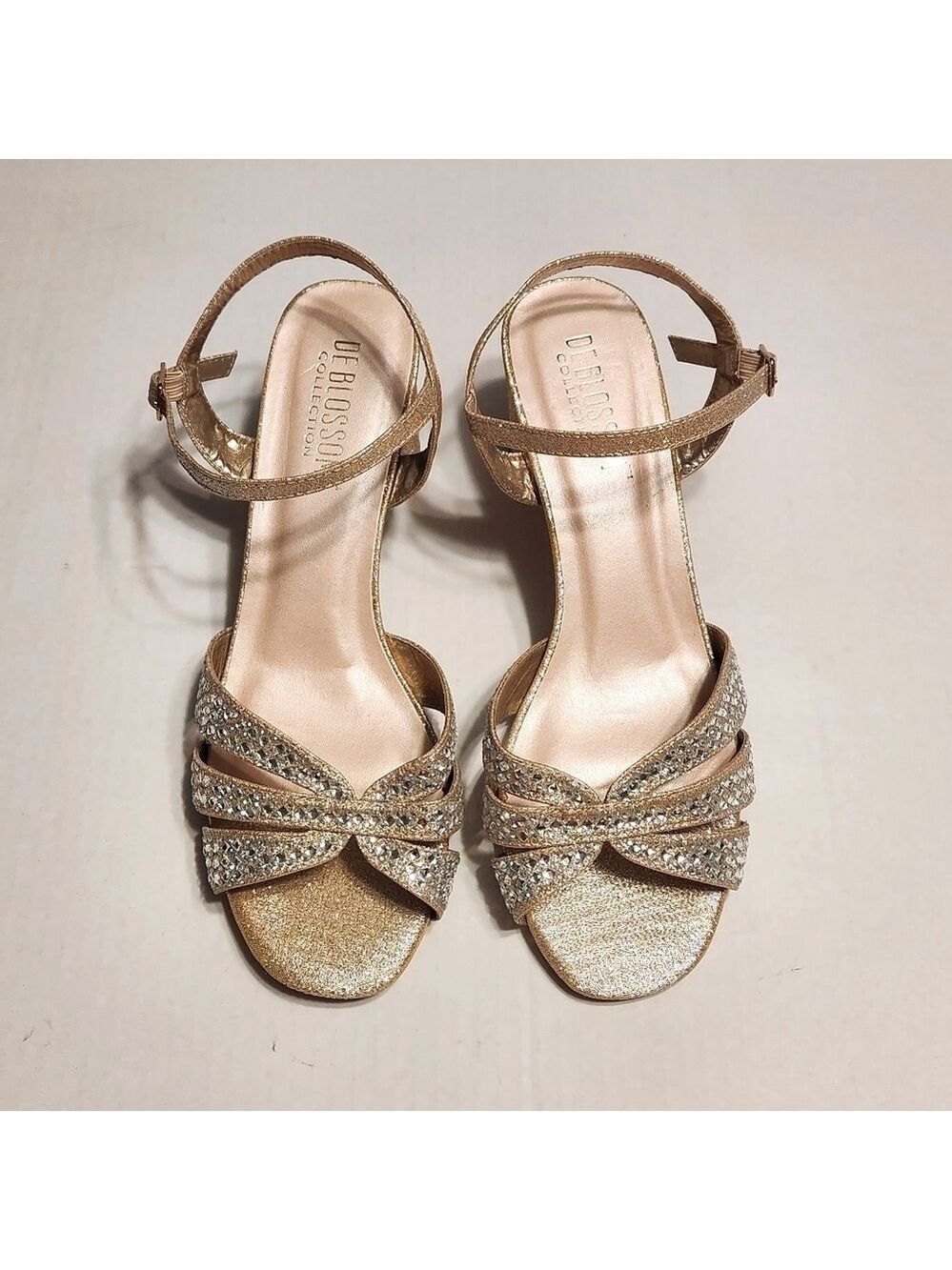 De Blossom Collection Gold Glitter Rhinestone Heel Sandal Size 9 - Picture 4 of 10